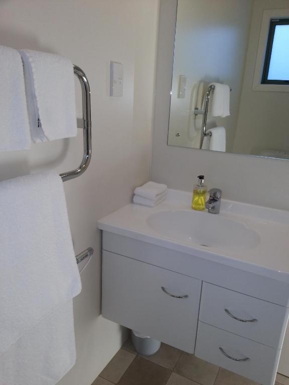 Martinborough Top 10 Holiday Park Room photo
