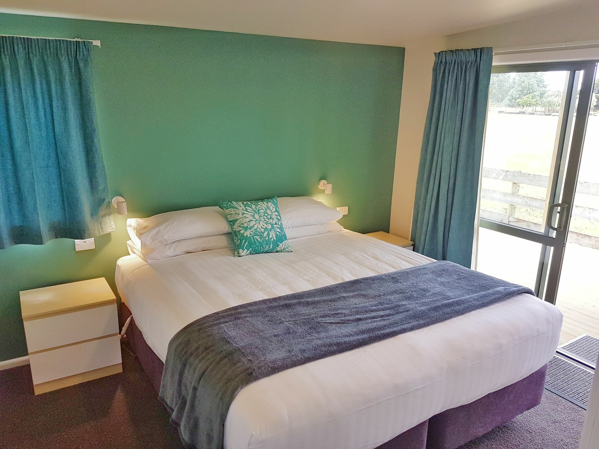 Martinborough Top 10 Holiday Park Exterior photo